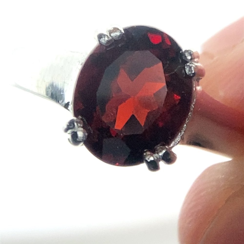 Pyrope Red Garnet 2.68ct Platinum Finish Solid 925 Sterling Silver Ring